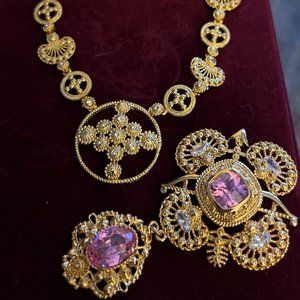 Camrose & Kross, J.B.K. (Jacqueline Bouvier Kennedy) Gold Plated necklace